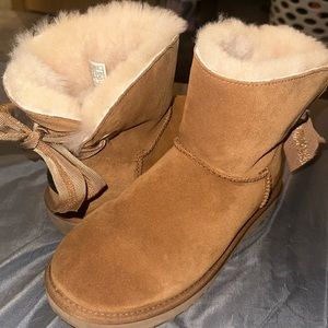 Ugg chestnut mini bow